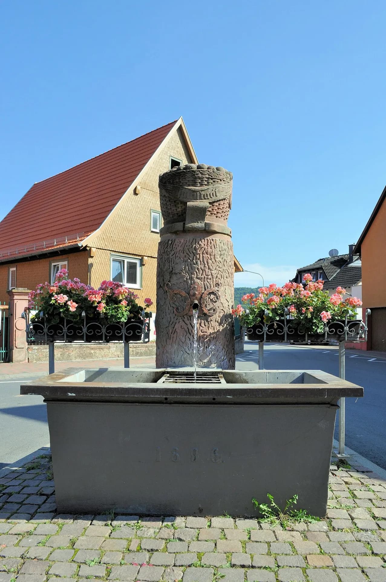 Dorfbrunnen in Hainstadt in Breuberg