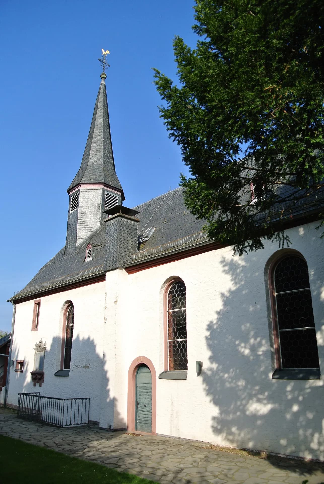 Evangelische Dorfkirche in Frankfurt-Unterliederbach