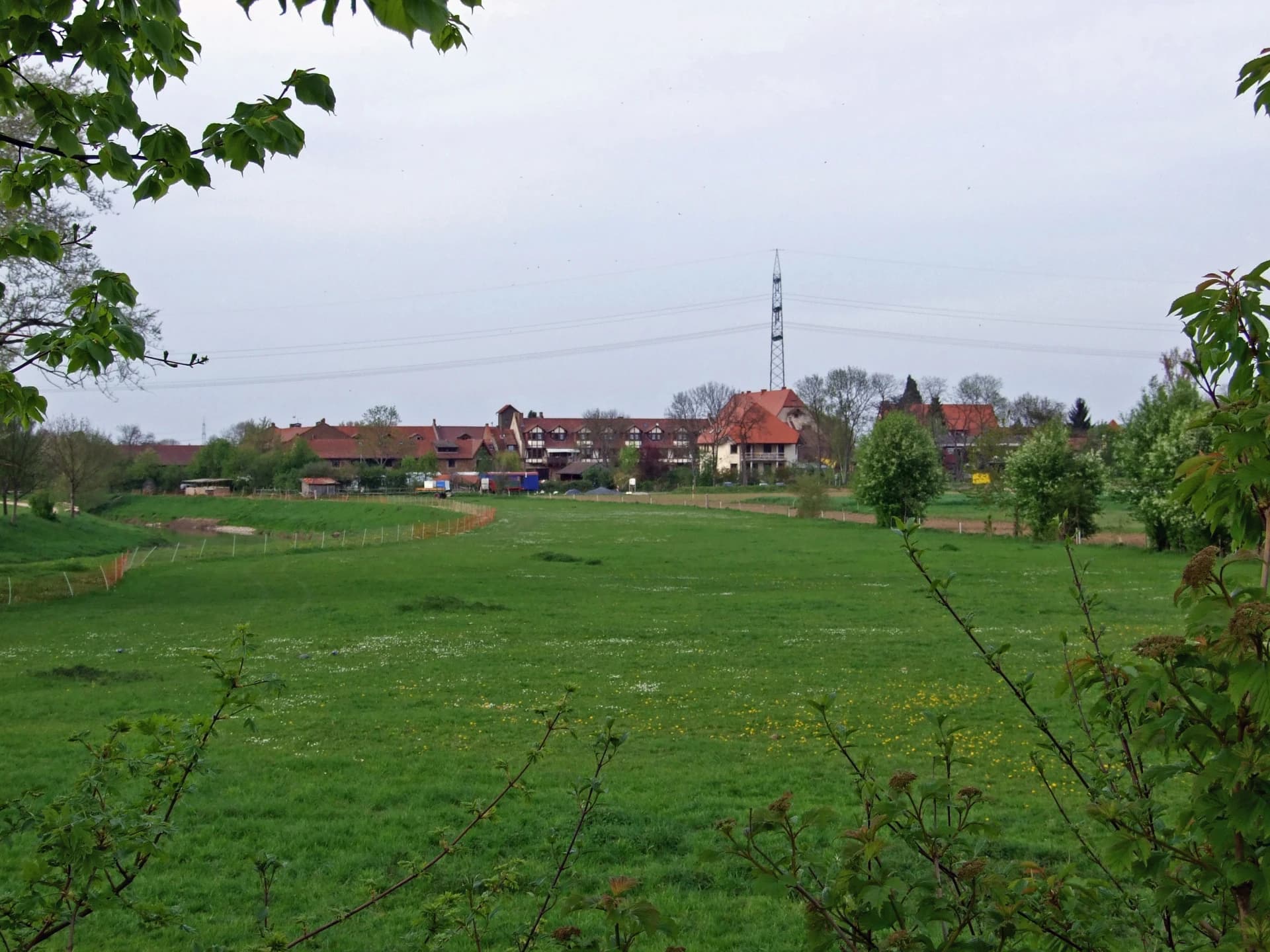 Blick über die Felder zum Dottenfelderhof in Bad Vilbel