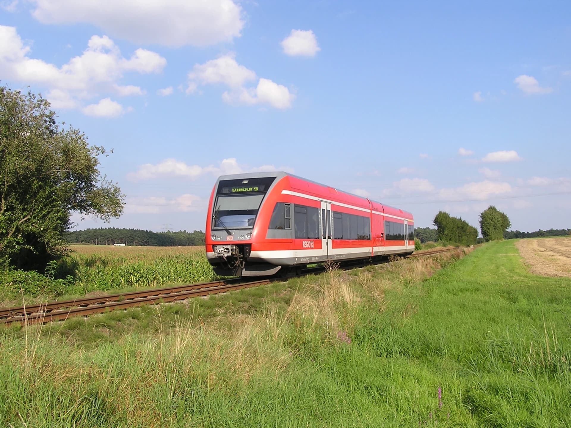 Triebwagen der Dreieichbahn bei Dreieich-Offenthal