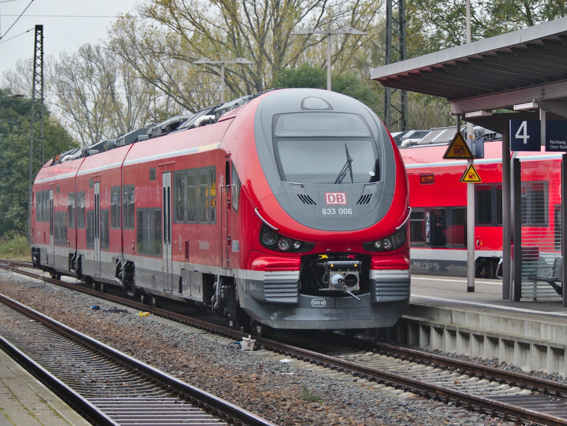 Triebwagen der Dreieichbahn im Bahnhof Dieburg