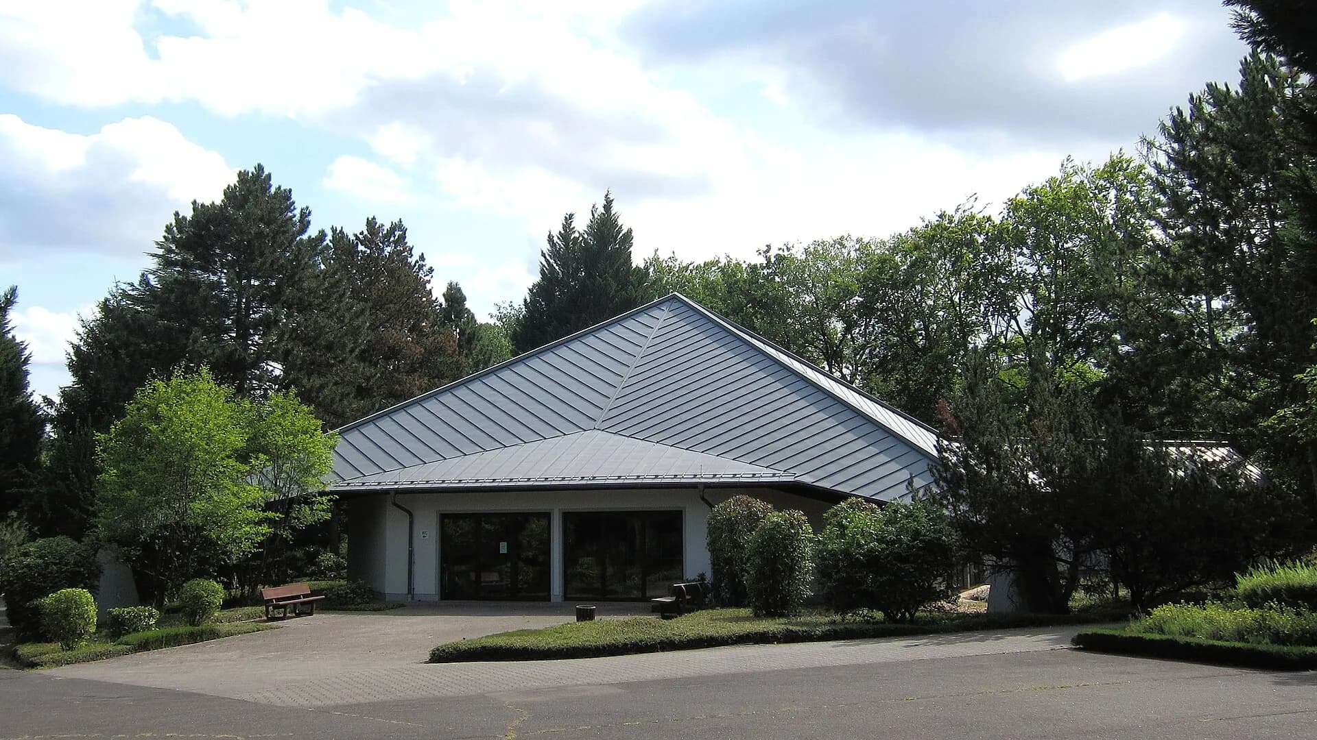 Trauerhalle des Friedhofs in Dreieich-Dreieichenhain