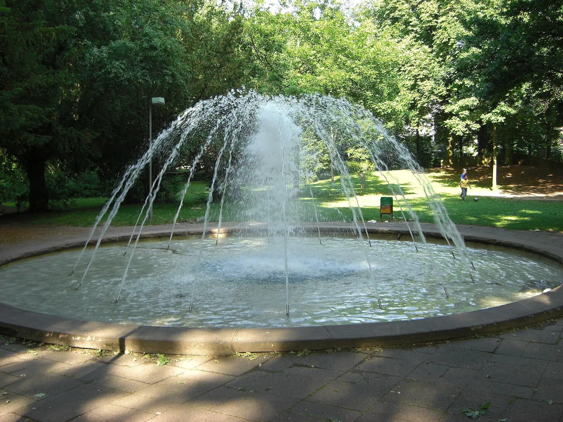 Springbrunnen im Dreieichpark in Offenbach-Westend