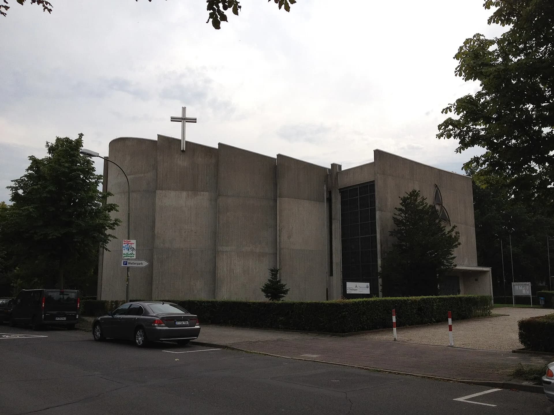 Kirche Heilige Dreifaltigkeit in Offenbach-Buchhügel