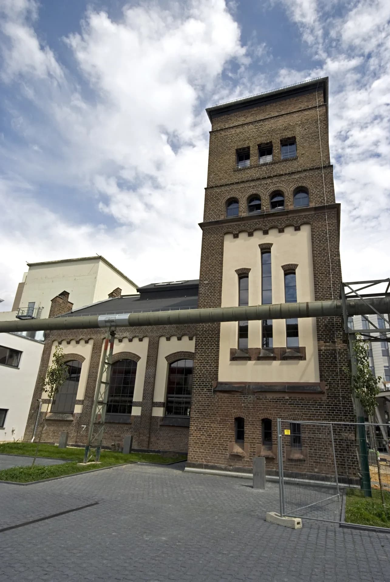 Westseite des ehemaligen Druckwasserwerks im Frankfurter Gutleutviertel