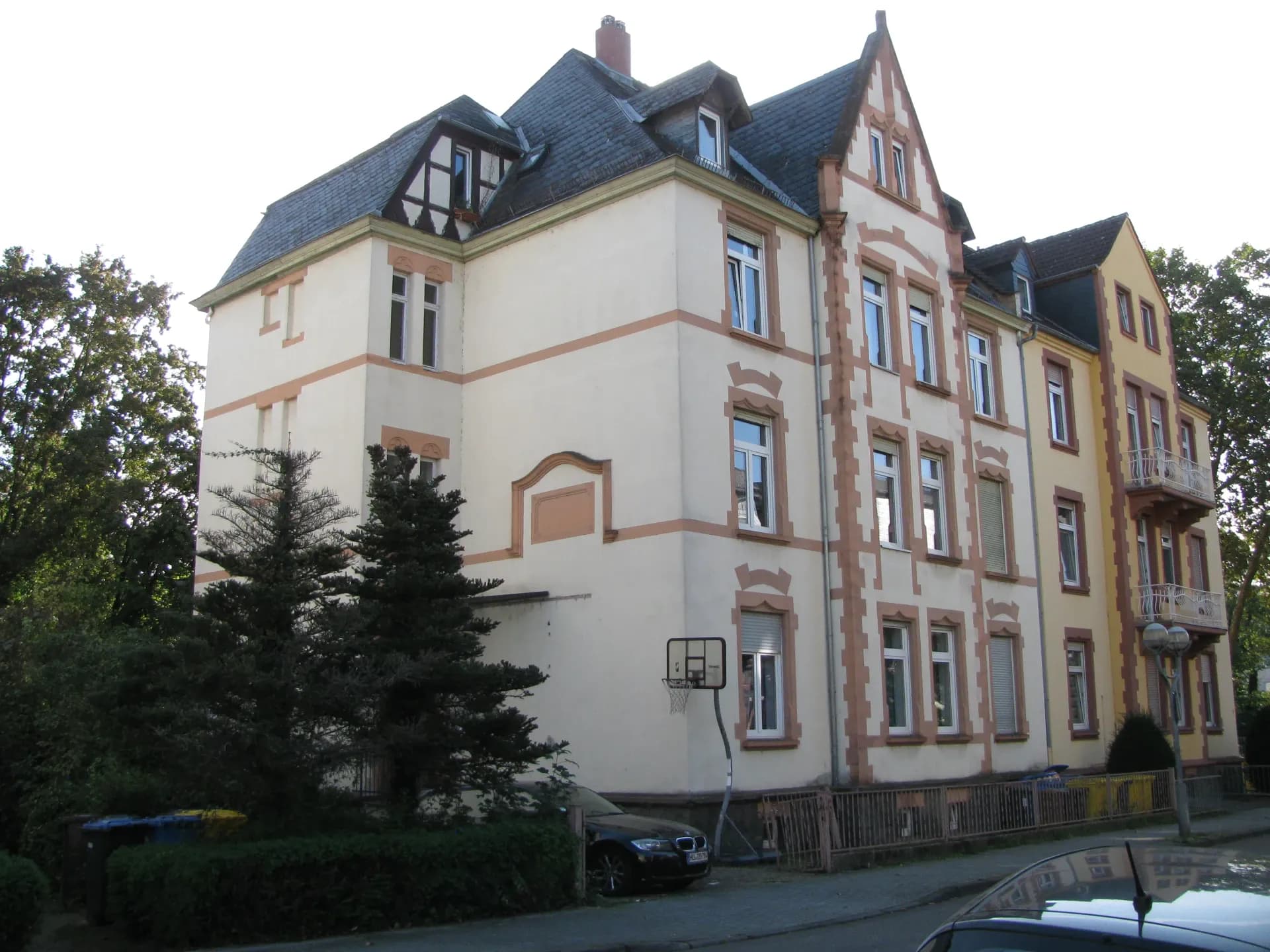 Villa mit Fachwerkgiebel in der Eberhardstraße in Hanau