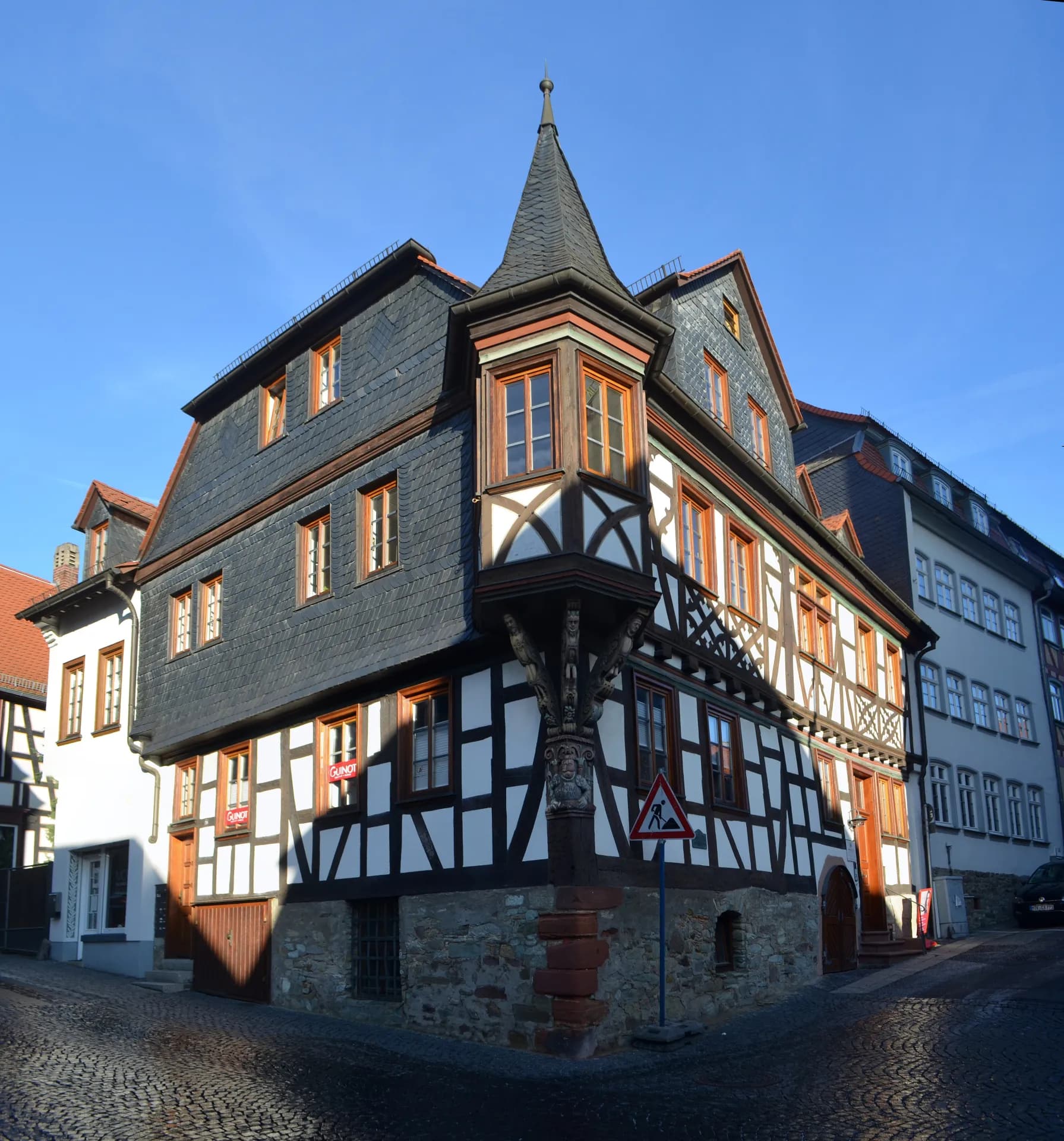 Fachwerk-Eckhaus Friedrich-Ebert-Straße 20 mit Erker in Kronberg im Taunus