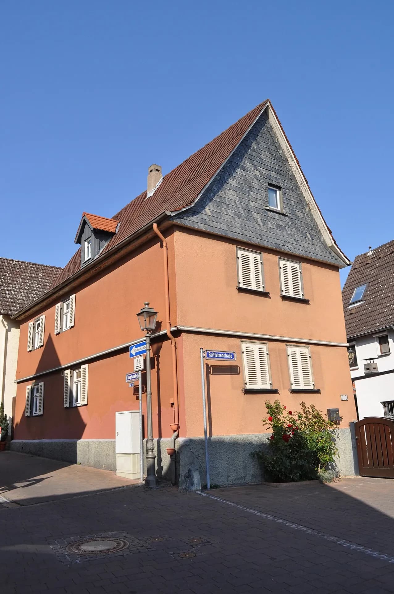 Eckhaus an der Hauptstraße in Bad Homburg-Kirdorf