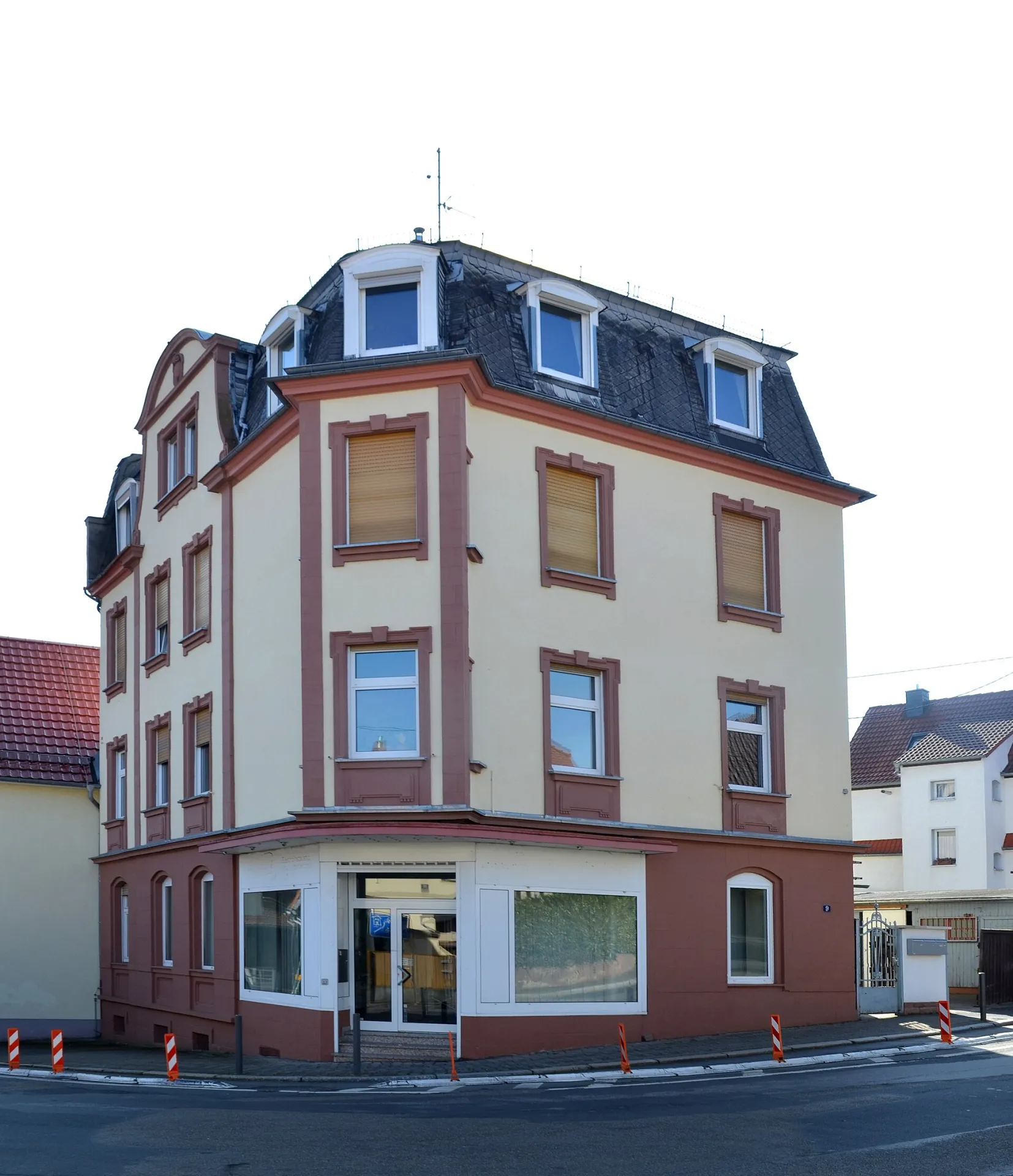Gründerzeitliches Eckhaus in der Hofhausstraße in Frankfurt Seckbach