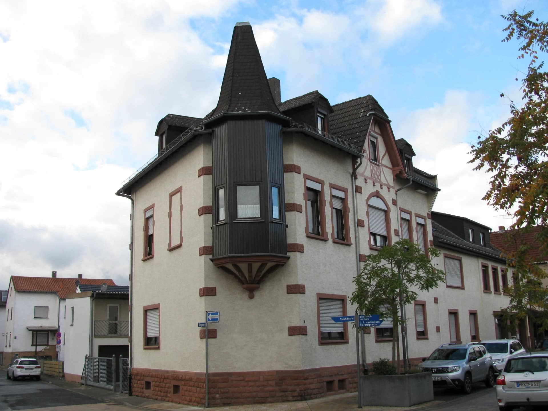 Eckhaus mit Erkerturm im Steinweg 4 in Langenselbold