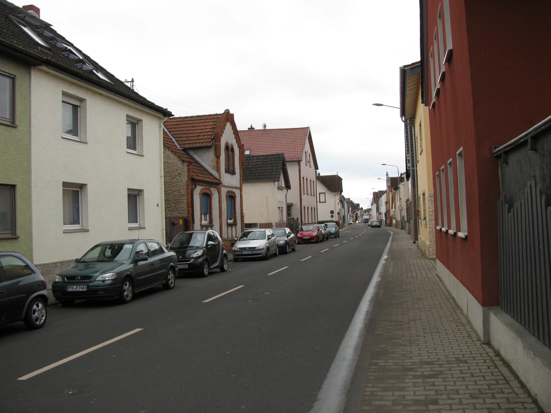 Straßenzug in der Neckarstraße in Eddersheim, Hattersheim am Main