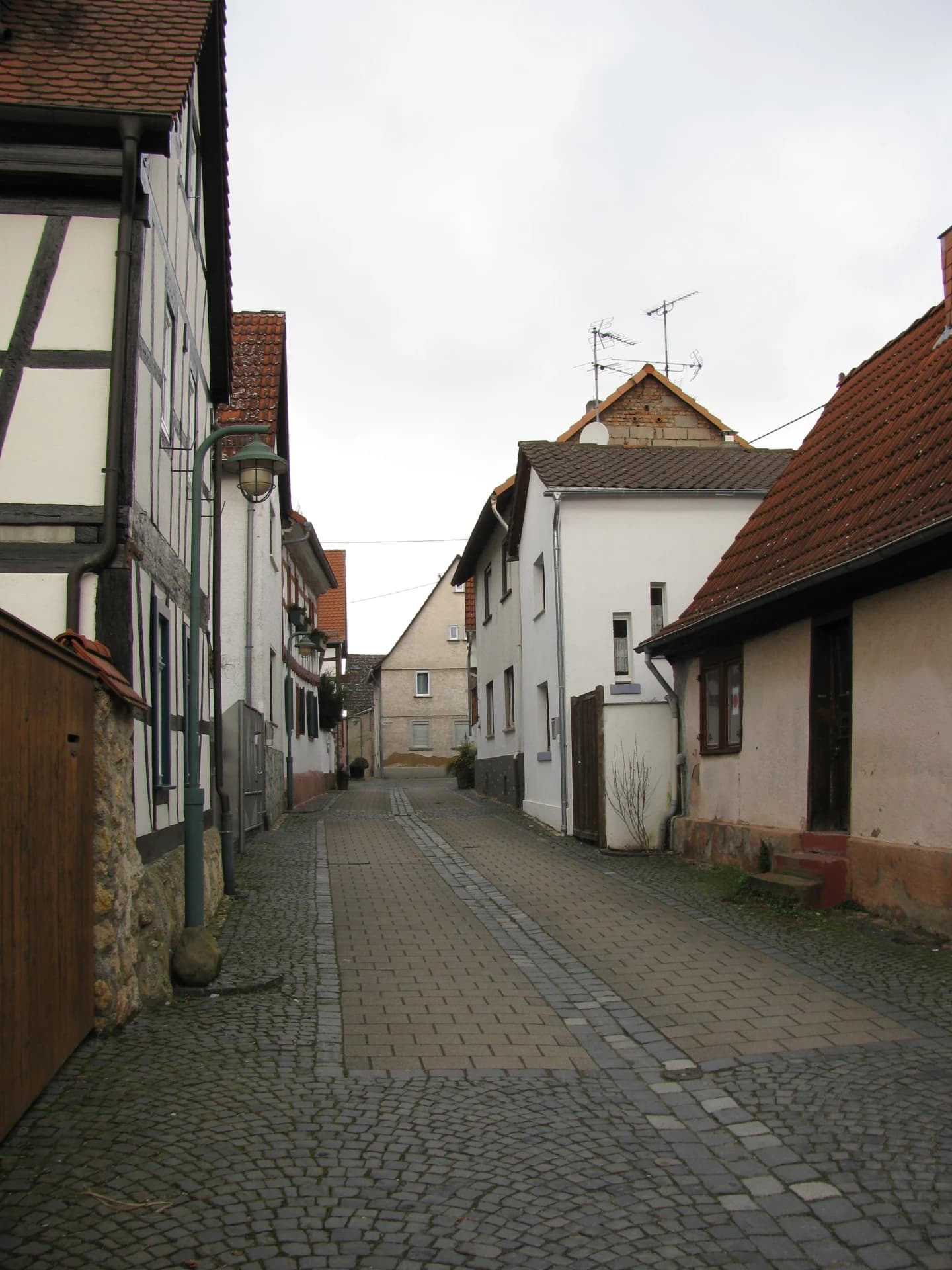 Gasse im alten Ortskern von Eddersheim in Hattersheim am Main