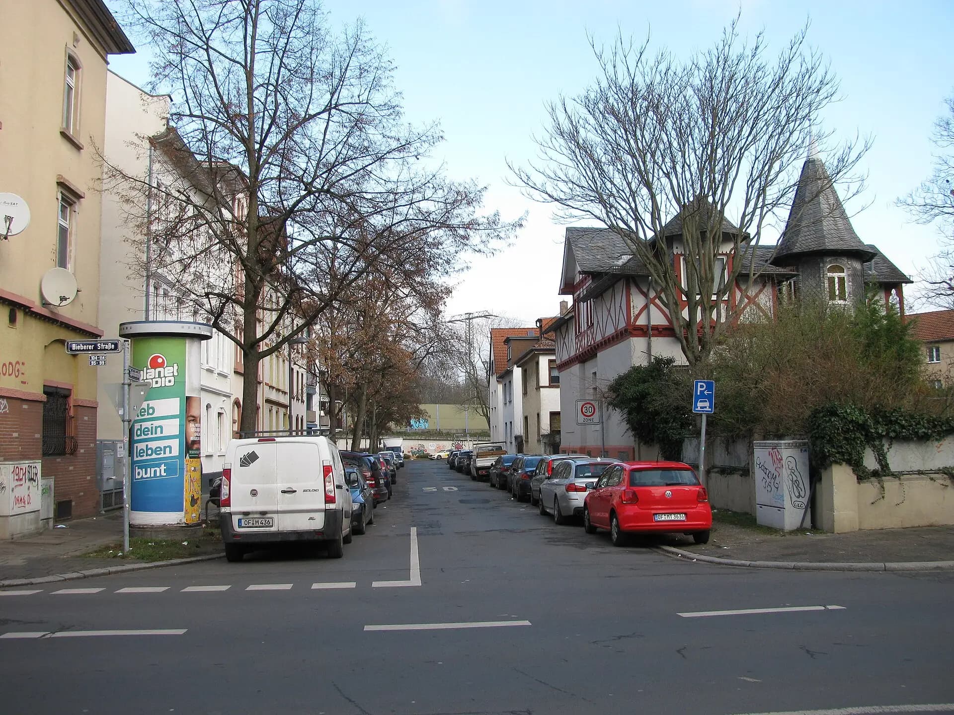 Straßenzug der Eginhardstraße in Offenbach-Lindenfeld