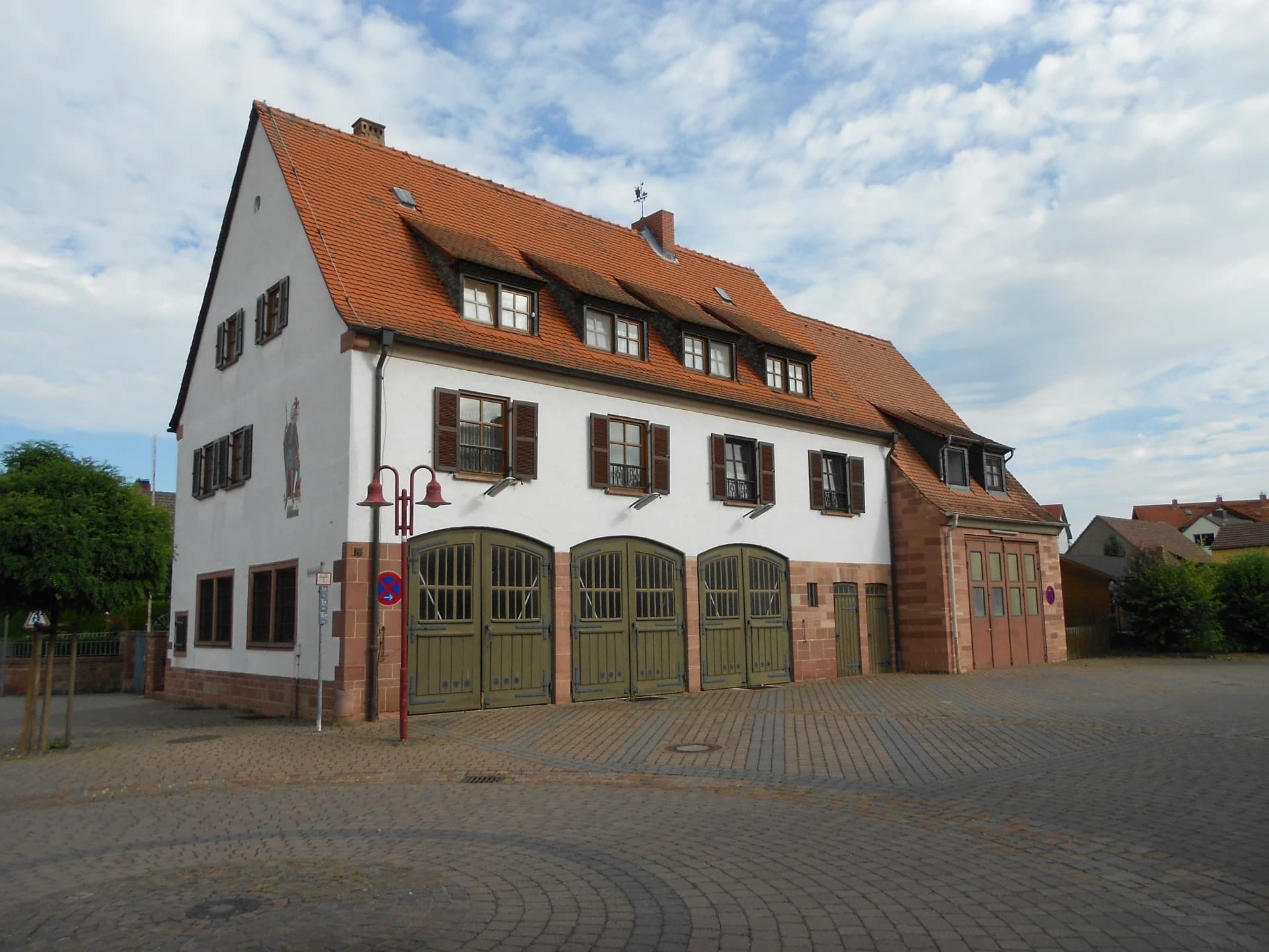 Ehemaliges Feuerwehrhaus an der Hauptstraße in Erlenbach am Main