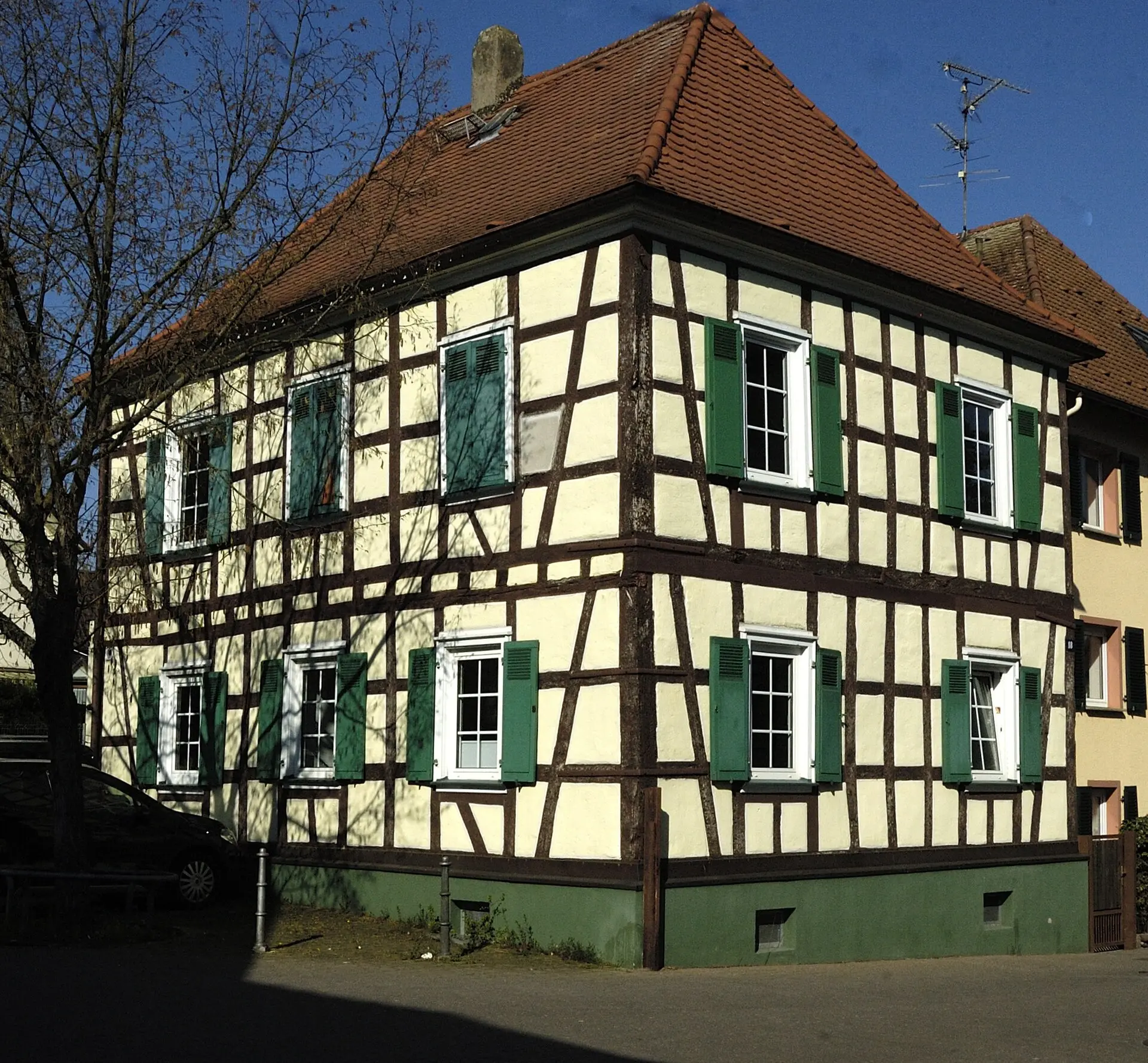 Ehemalige Schule in Frankfurt Nieder-Erlenbach