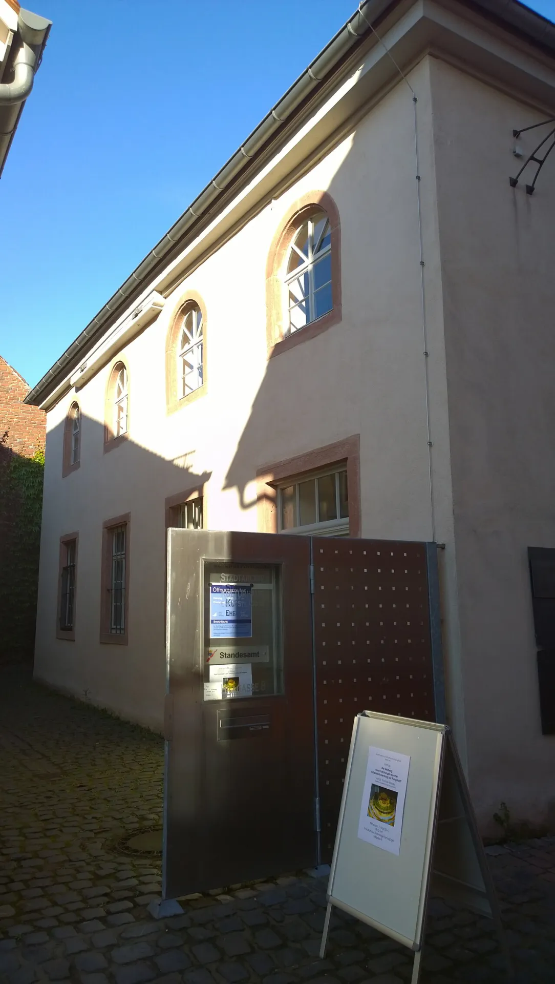 Ehemalige Synagoge mit Gedenkstele in Pfungstadt