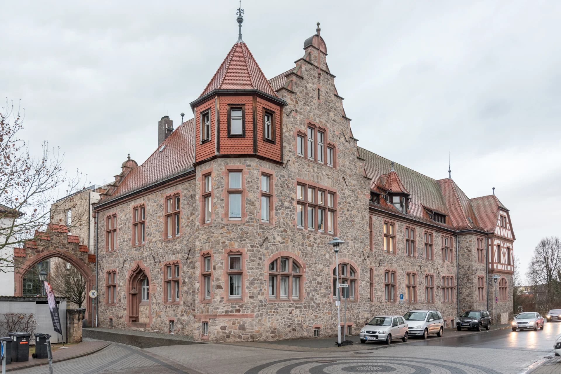 Portal des ehemaligen Kreisamts in Dieburg