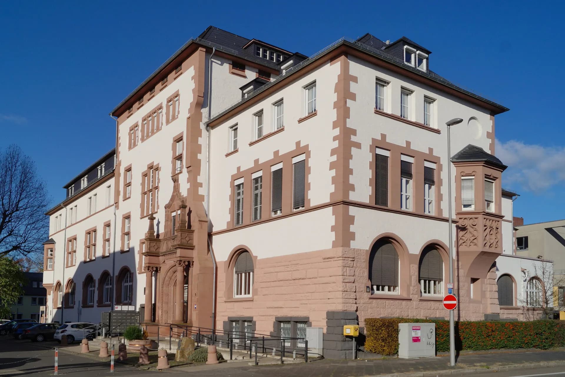 Eckansicht des ehemaligen Landratsamts in Hanau