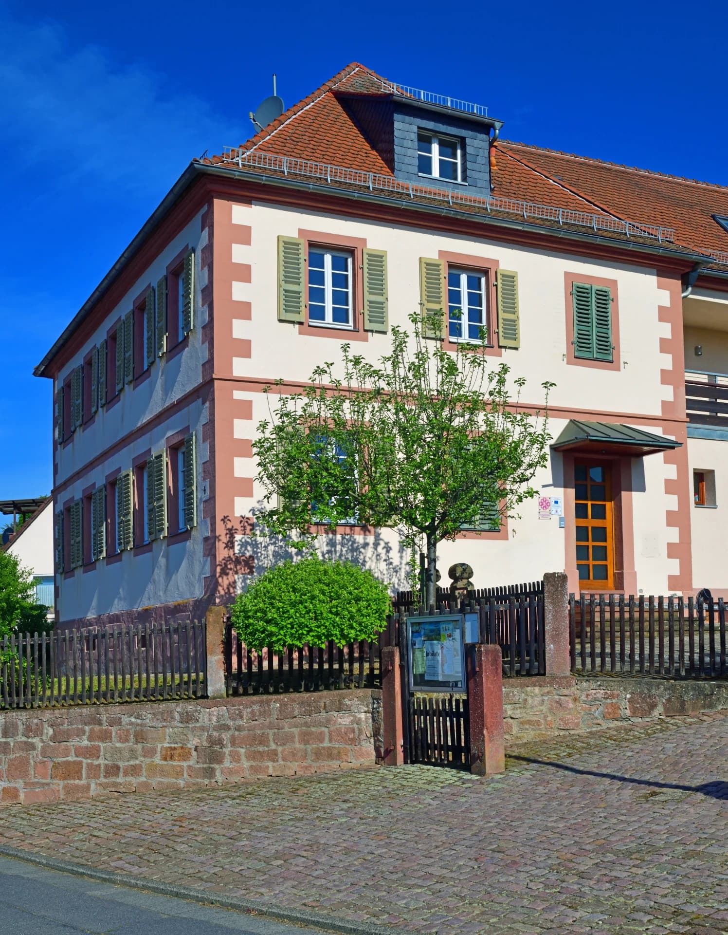 Ehemaliges Pfarrhaus in der Kirchstraße im Ortsteil Rimhorn in Lützelbach