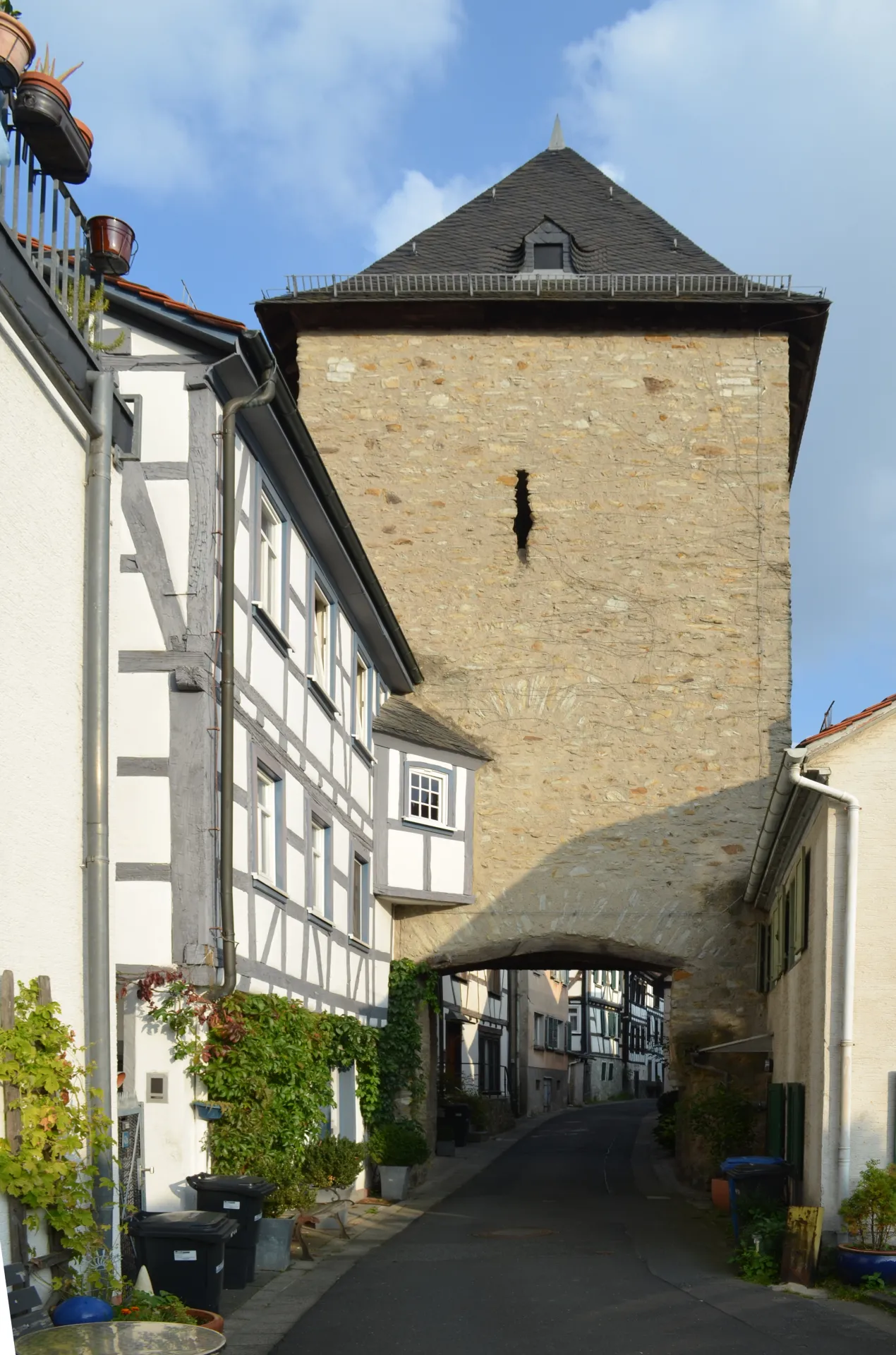 Durchfahrt des Eichentors in Kronberg im Taunus