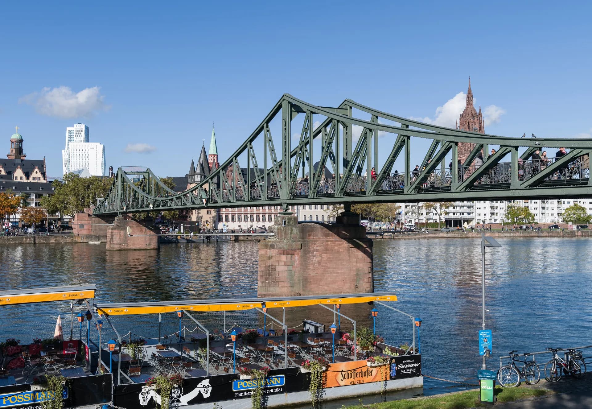 Eiserner Steg über den Main in der Frankfurter Altstadt