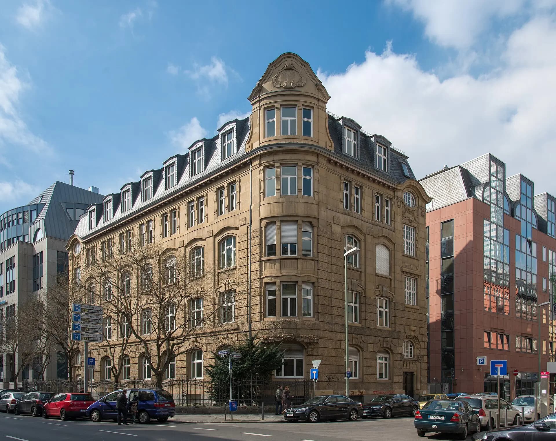 Gründerzeitliches Eckhaus an der Elbestraße im Frankfurter Bahnhofsviertel