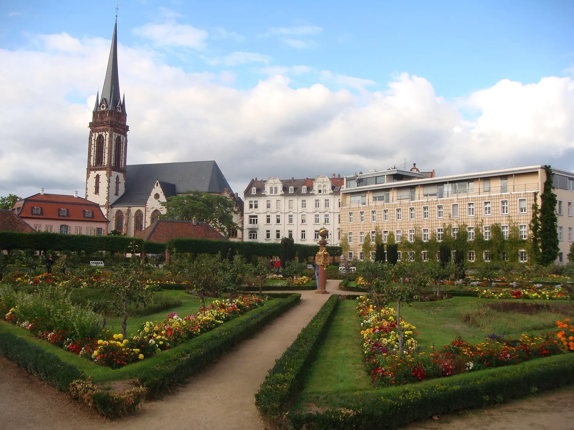 Elisabethkirche über dem Prinz-Georg-Garten in Darmstadt
