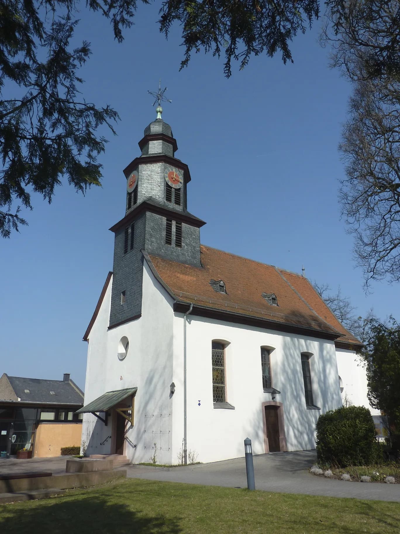 Emmauskirche in Frankfurt Eschersheim von Süden