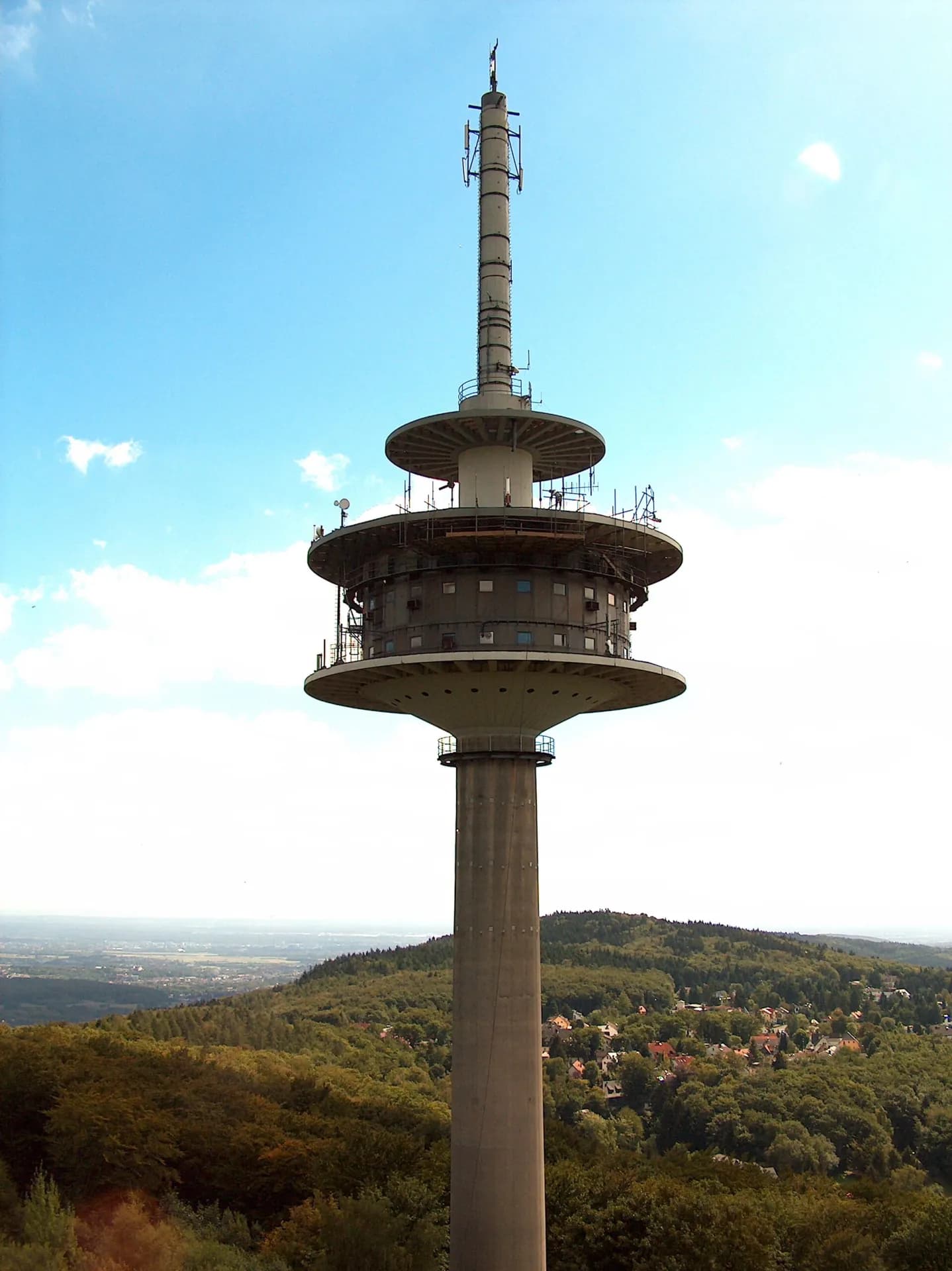 Fernmeldeturm über Kelkheim-Eppenhain