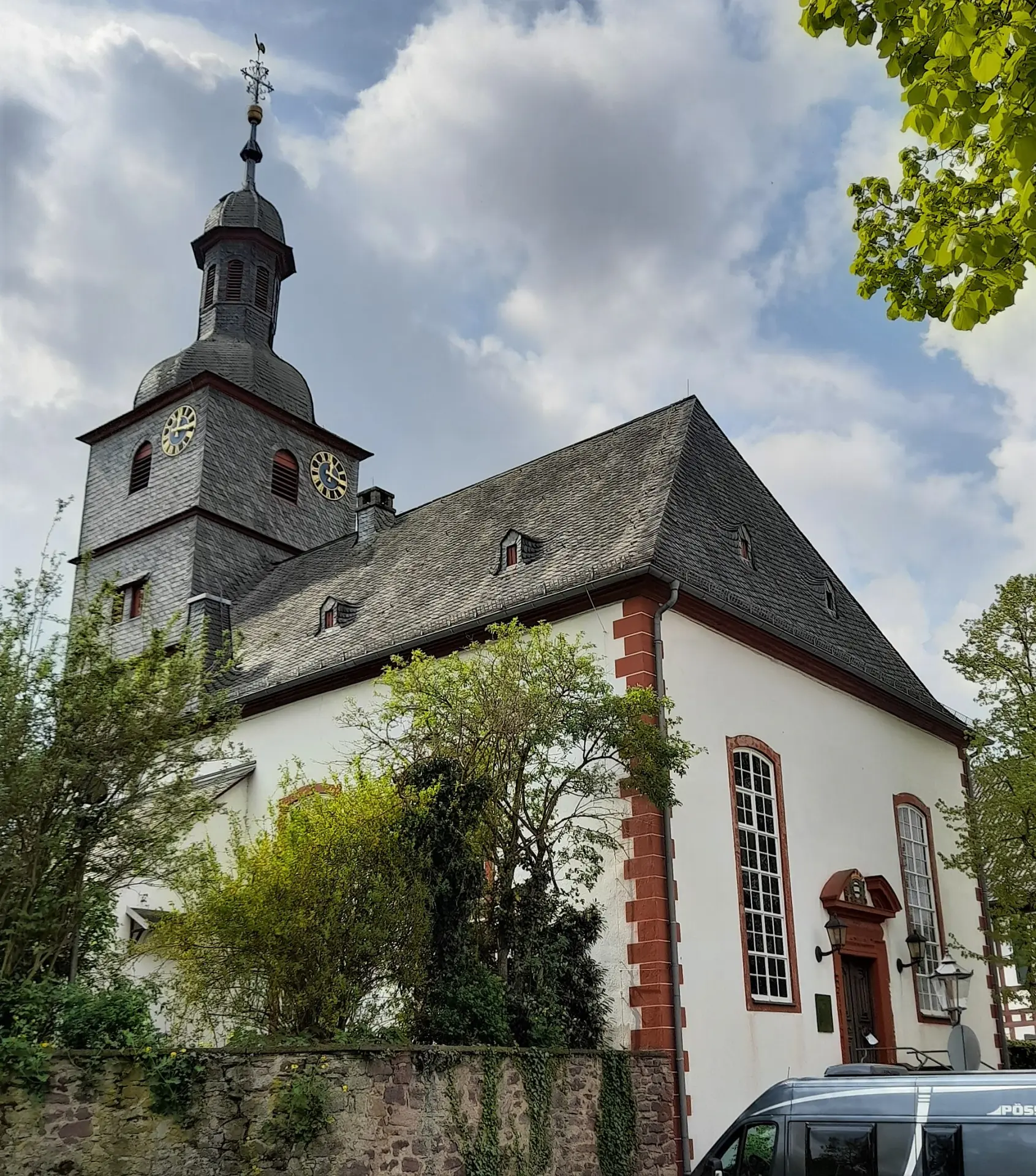 Nordostansicht der Erasmus-Alberus-Kirche in Dreieich-Sprendlingen