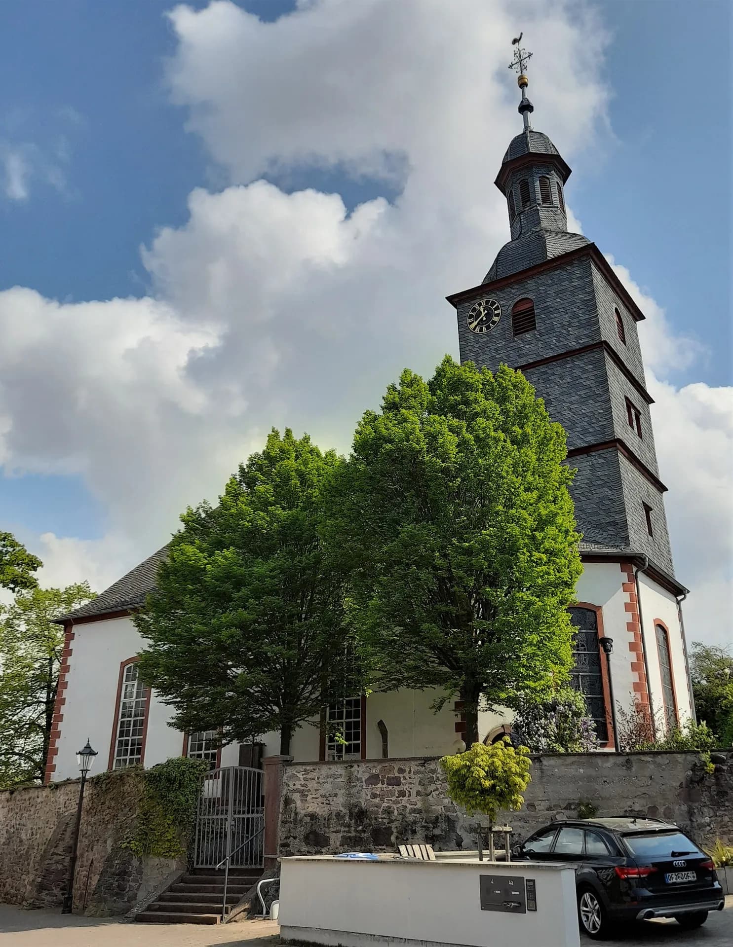 Westansicht der Erasmus-Alberus-Kirche in Dreieich-Sprendlingen