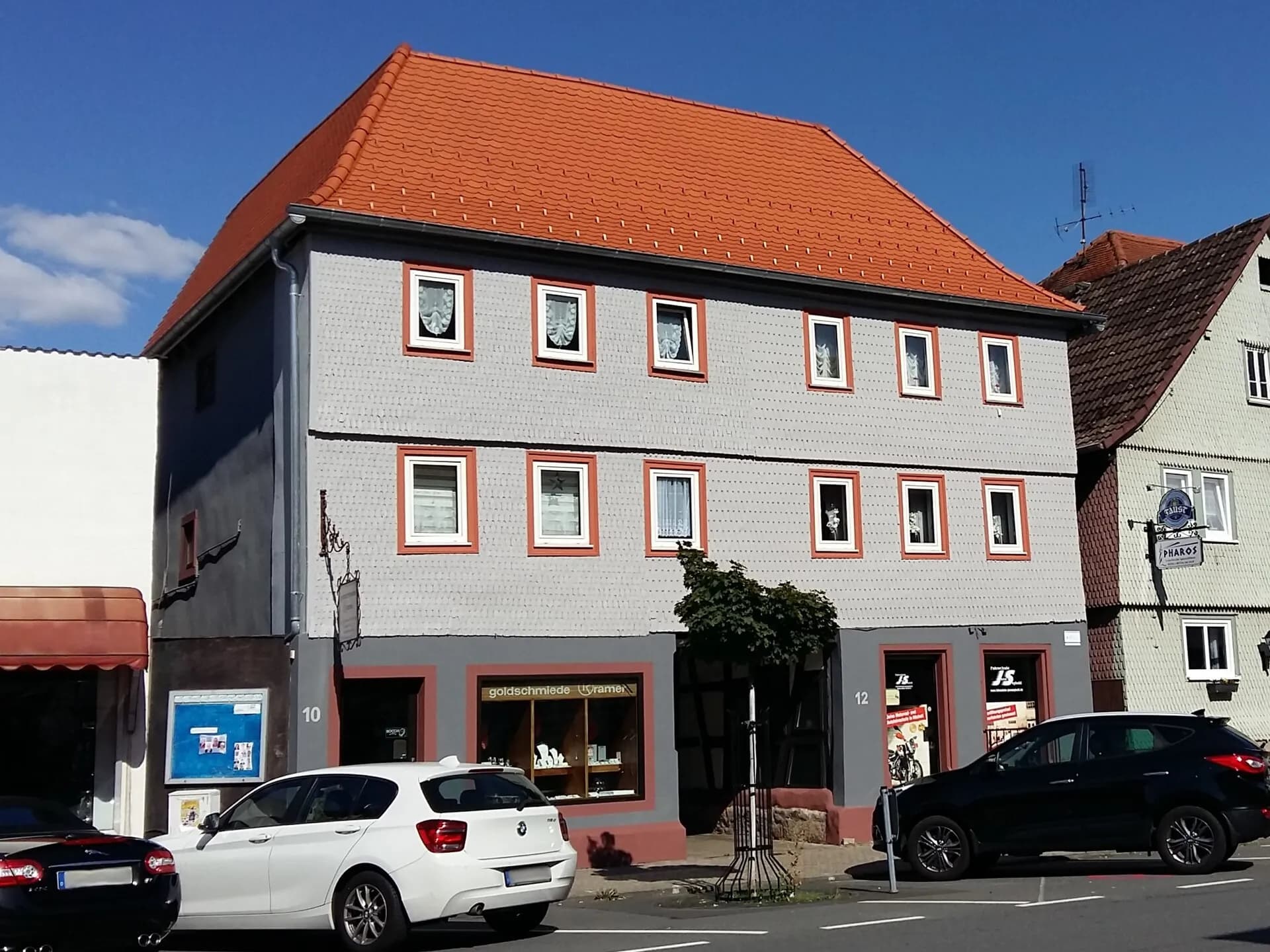 Wohn- und Geschäftshaus Erbacher Straße 10–12 in Höchst im Odenwald