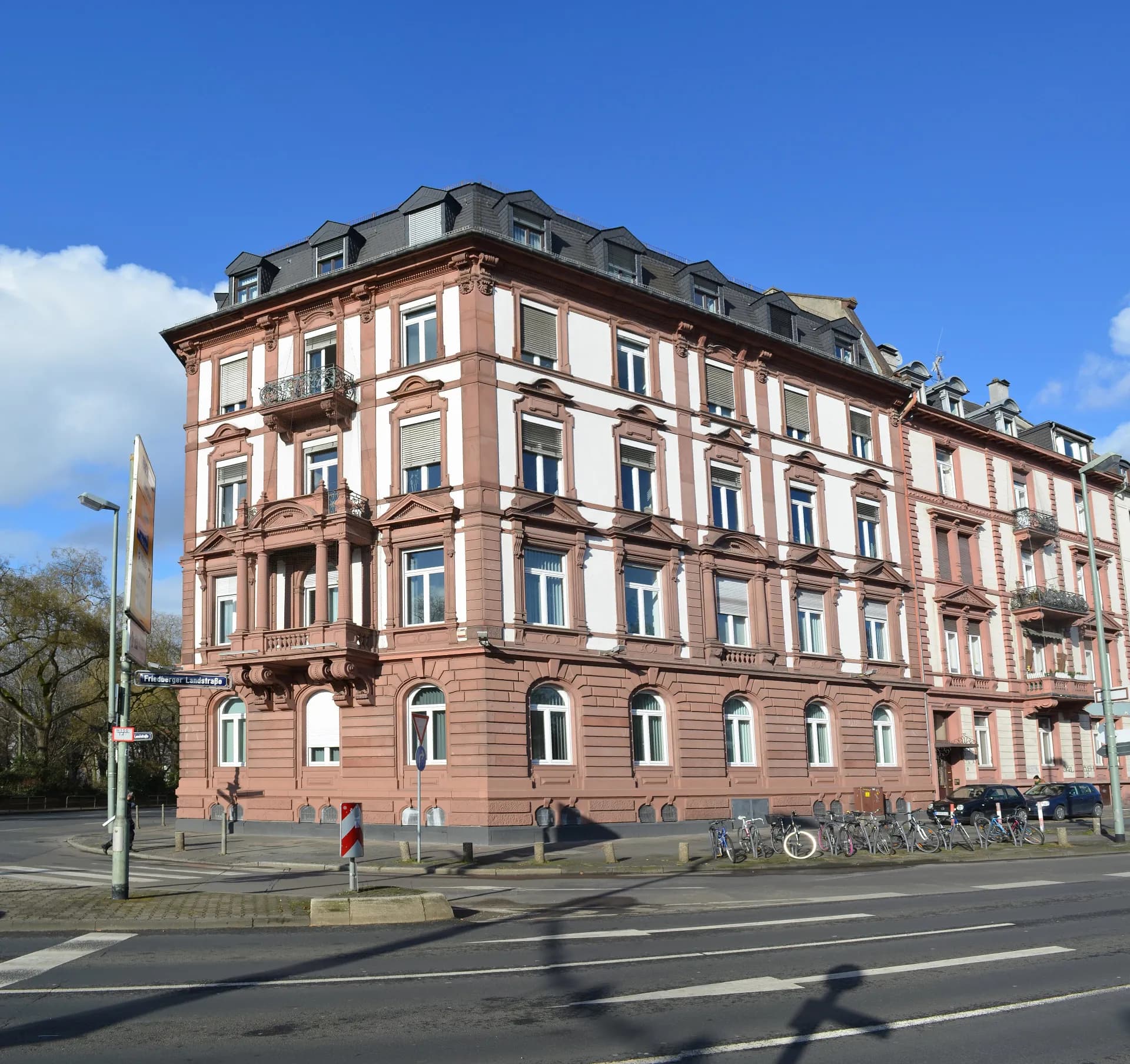 Gründerzeit-Eckhaus an der Eschenheimer Anlage im Frankfurter Nordend