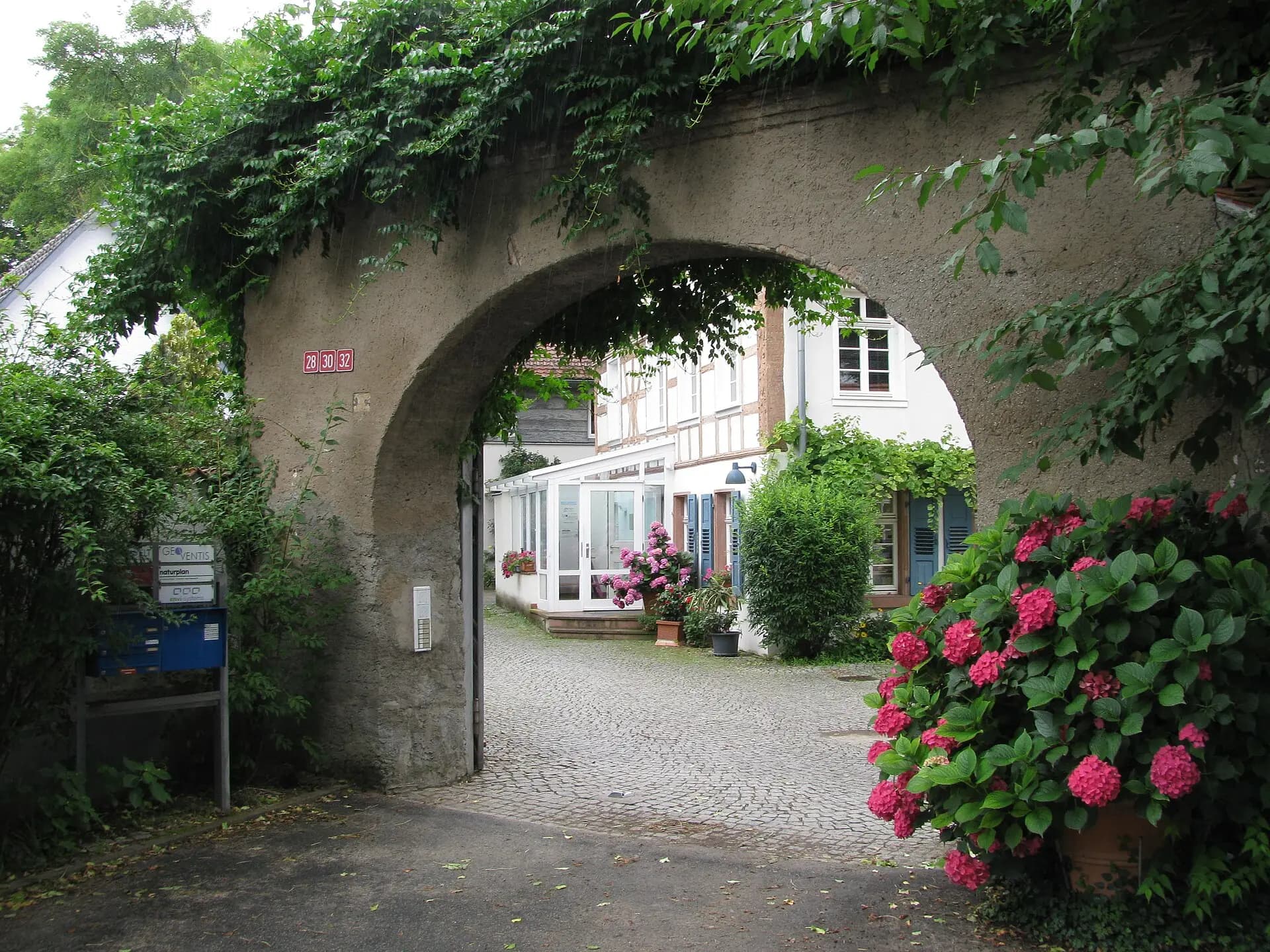 Torbogen der Eschollmühle in Darmstadt-Eberstadt