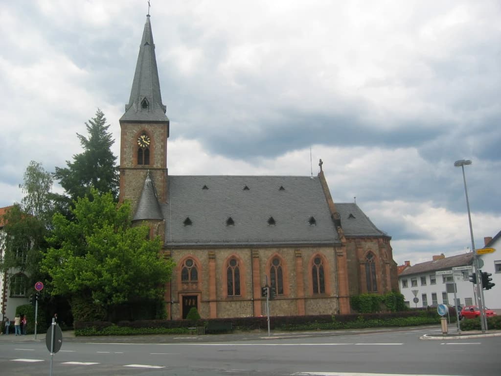 Evangelische Kirche in Dieburg von der Straßenseite
