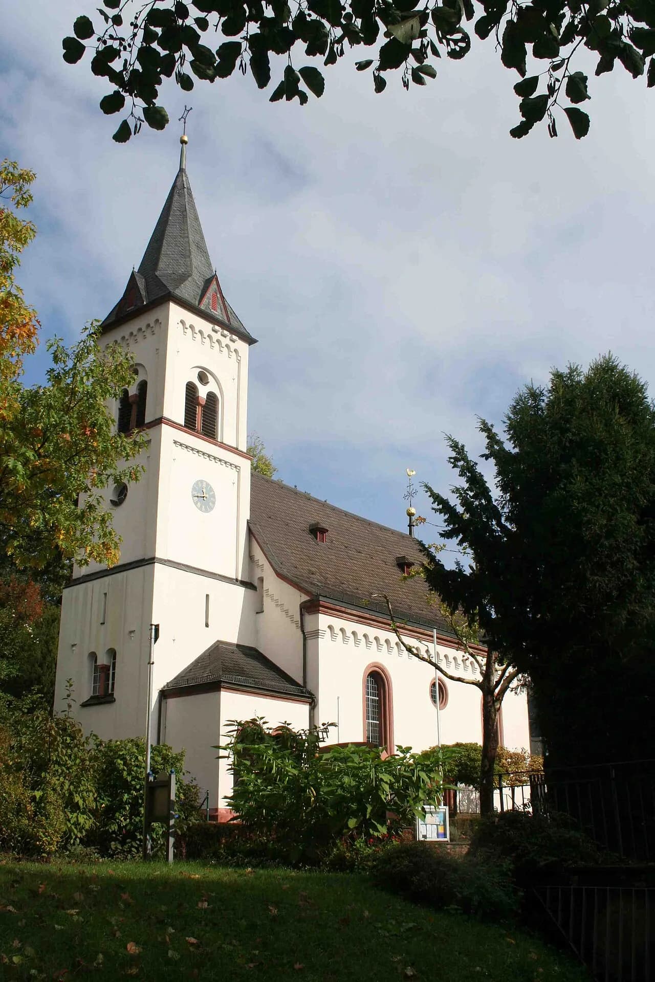 Chorseite der Evangelischen Kirche in Bad Soden am Taunus