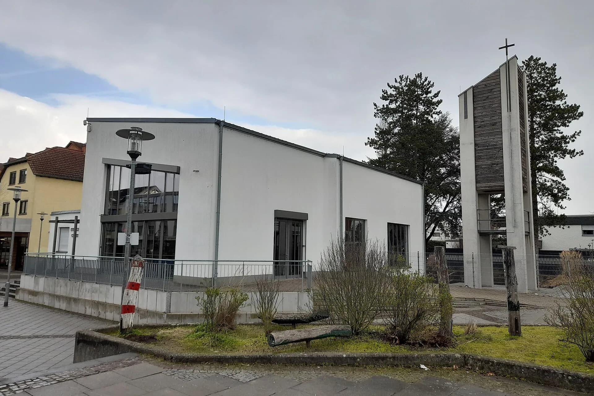 Evangelische Kirche am Puiseauxplatz in Rodgau-Nieder-Roden