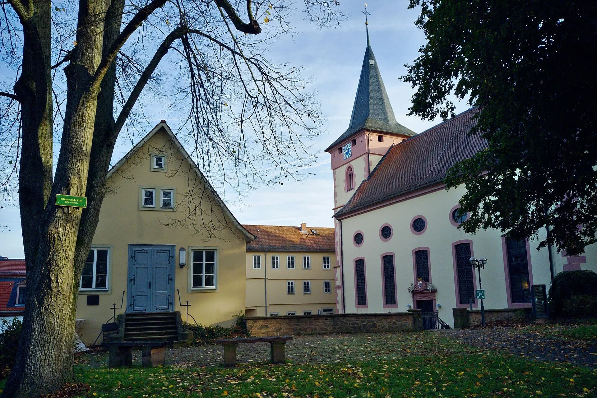 Evangelische Kirche in Bad König von Südwesten