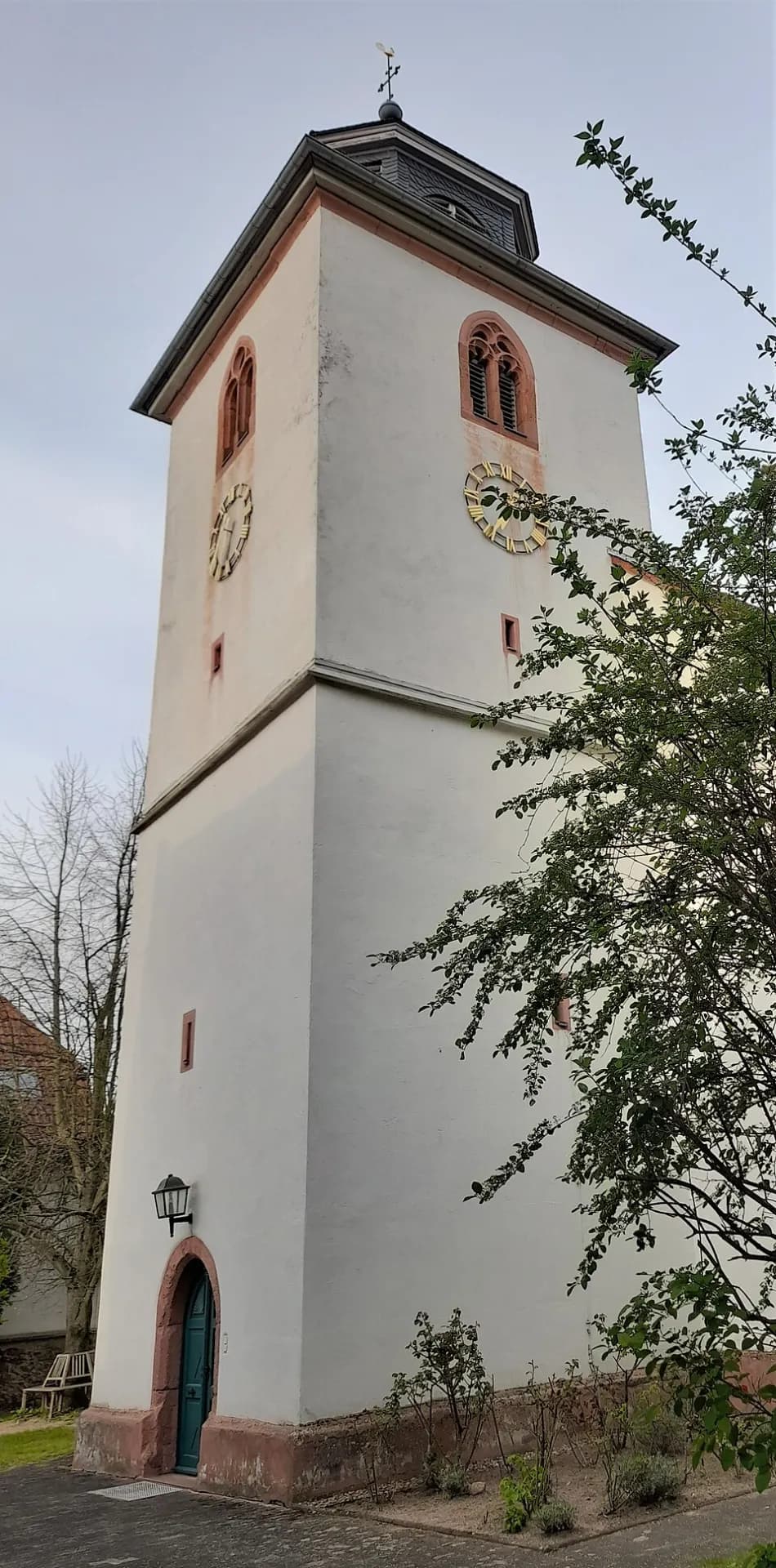 Glockenturm der Evangelischen Kirche in Messel