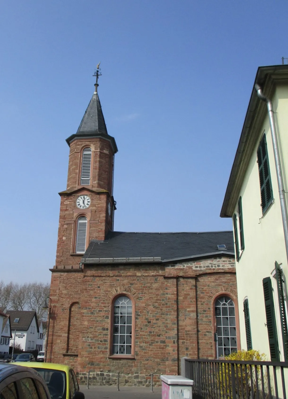 Turm der Evangelischen Kirche in Frankfurt Hausen