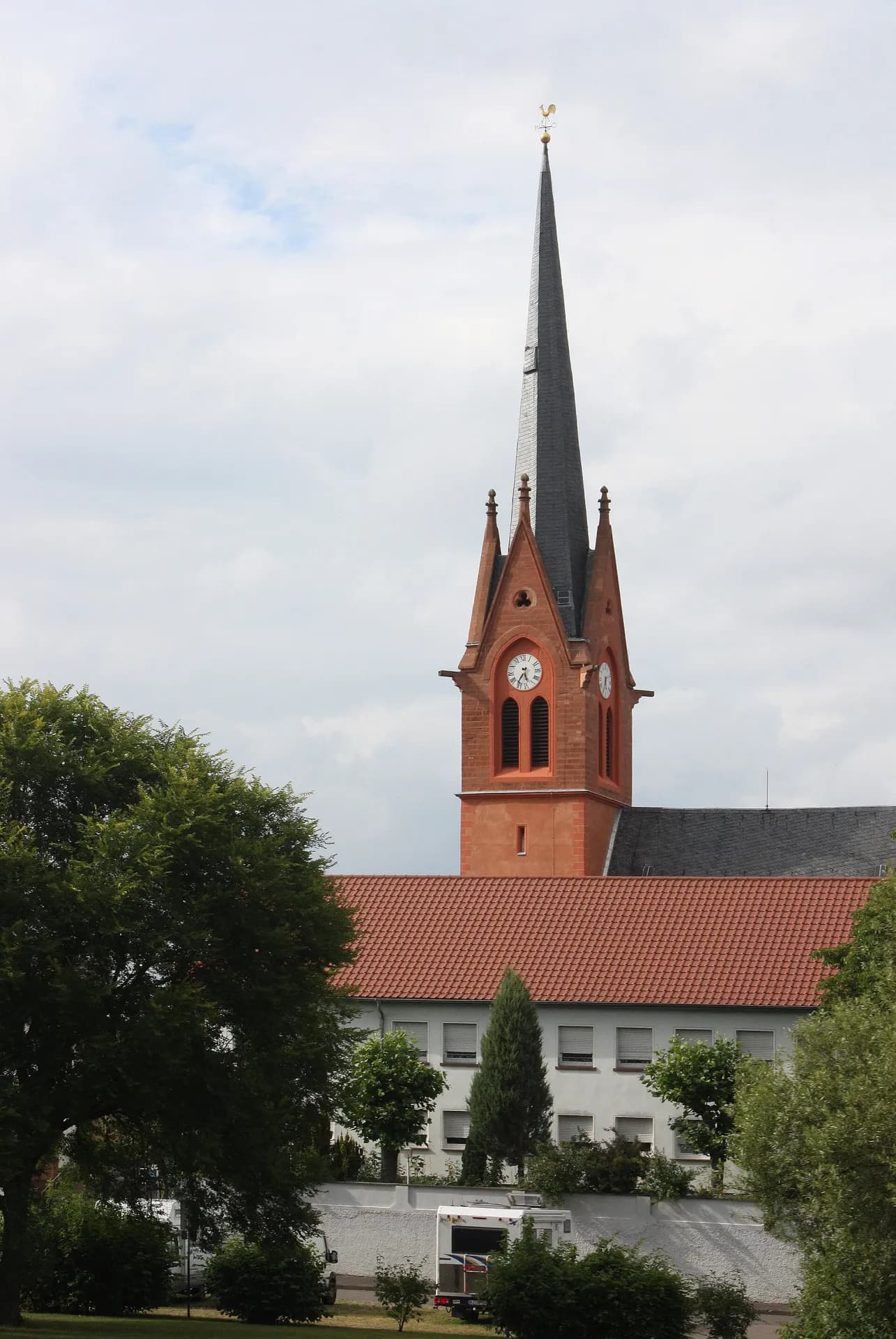 Turm der evangelischen Kirche in Maintal-Dörnigheim
