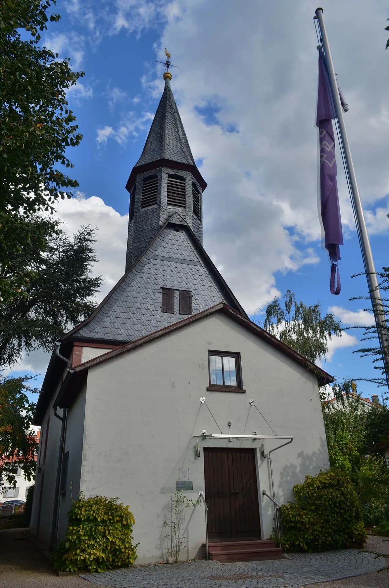 Evangelische Kirche in Bad Vilbel-Massenheim von Westen