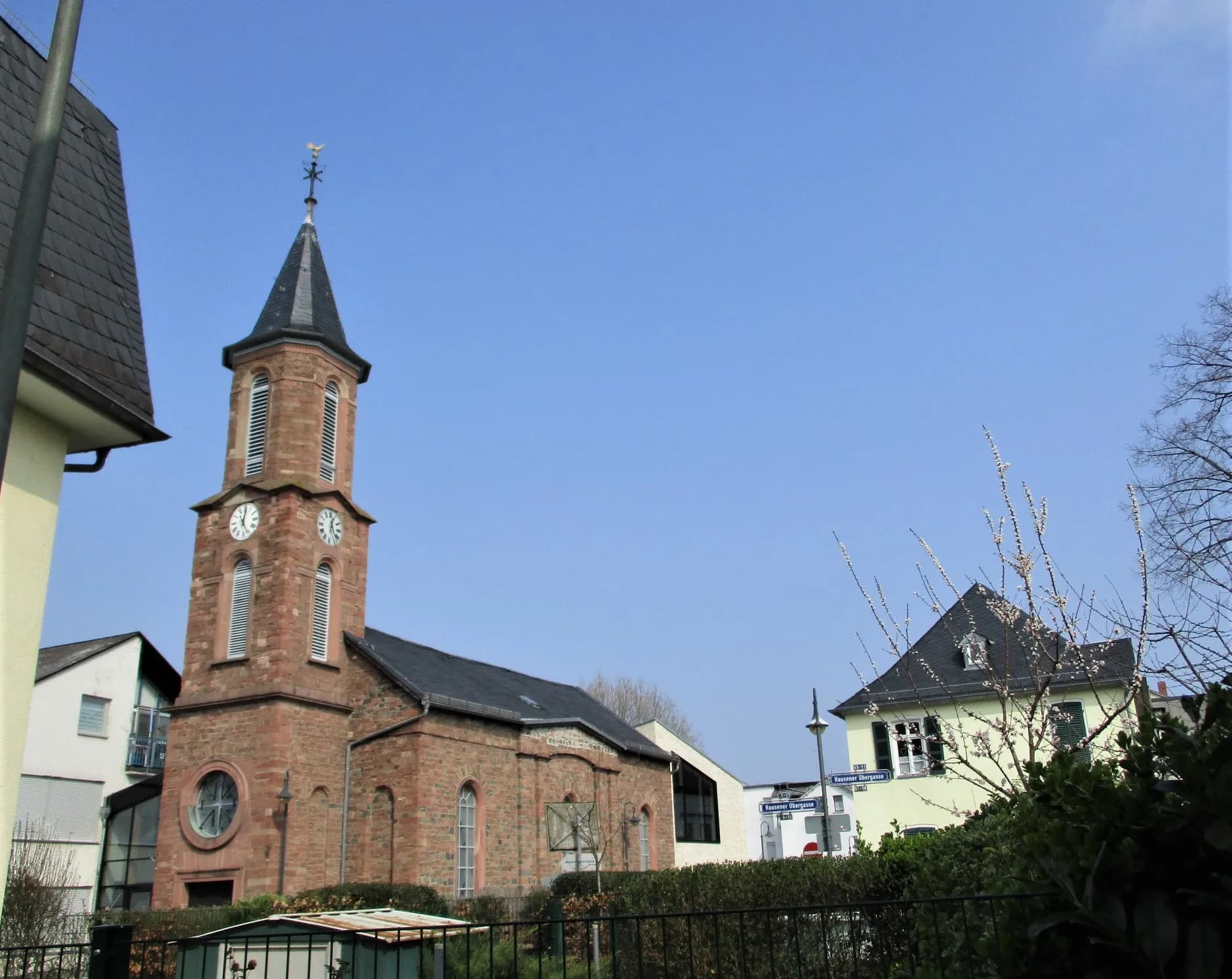 Evangelische Kirche im alten Ortskern von Frankfurt Hausen