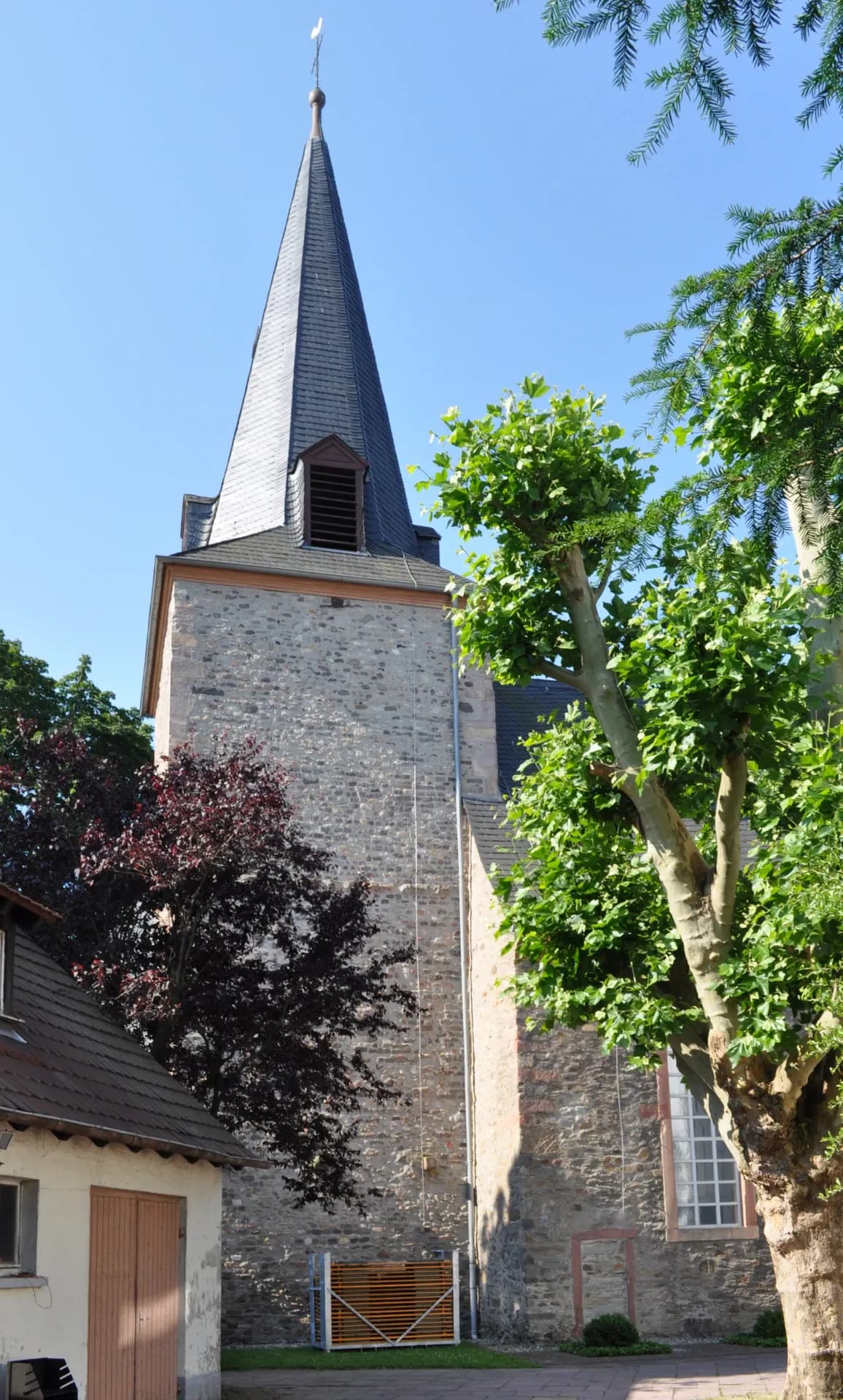 Kirchturm der evangelischen Kirche in Sulzbach (Taunus)