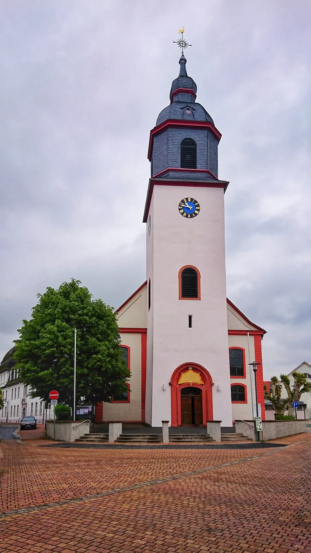 Frontansicht der evangelischen Stadtkirche in Pfungstadt