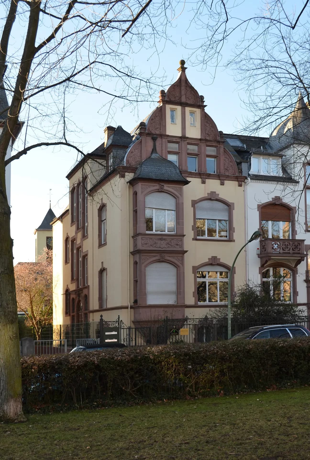 Villa mit Ziergiebel an der Eysseneckstraße im Frankfurter Nordend