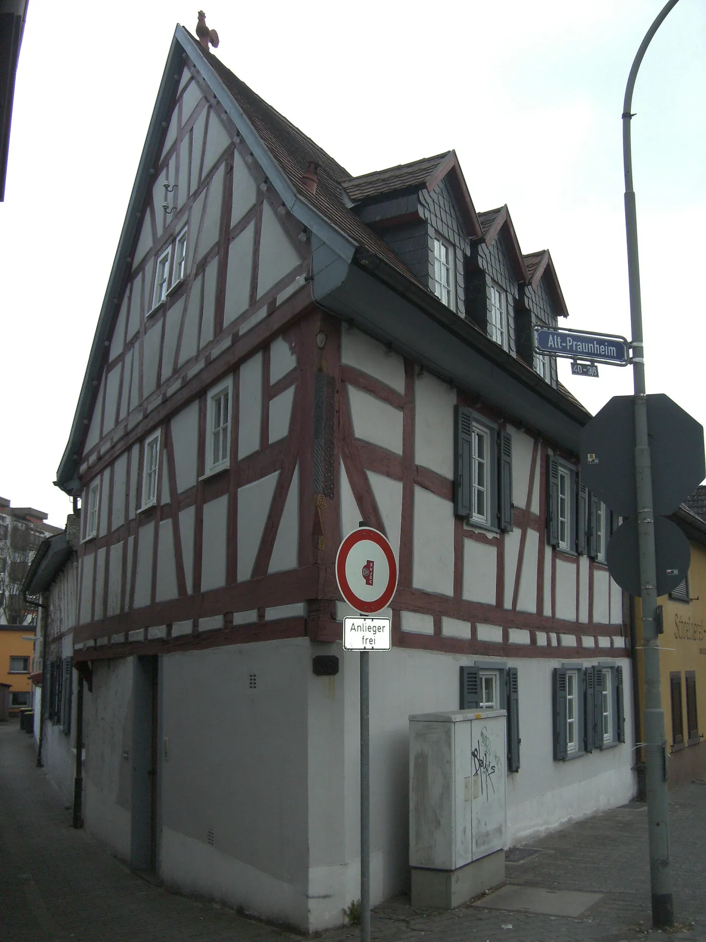 Fachwerk-Eckhaus Alt-Praunheim 36 in Frankfurt Praunheim