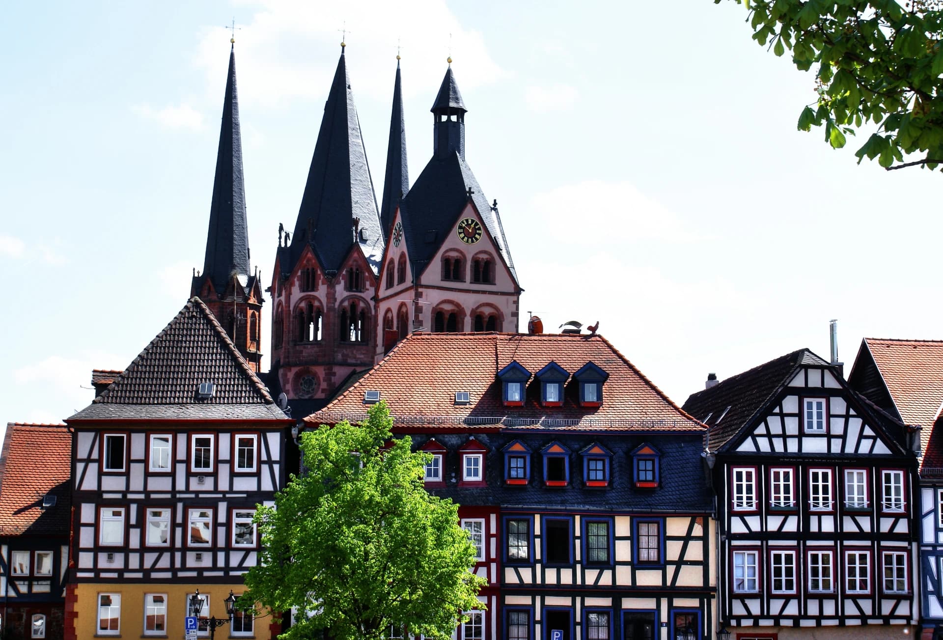Fachwerkensemble am Obermarkt mit Marienkirche in Gelnhausen