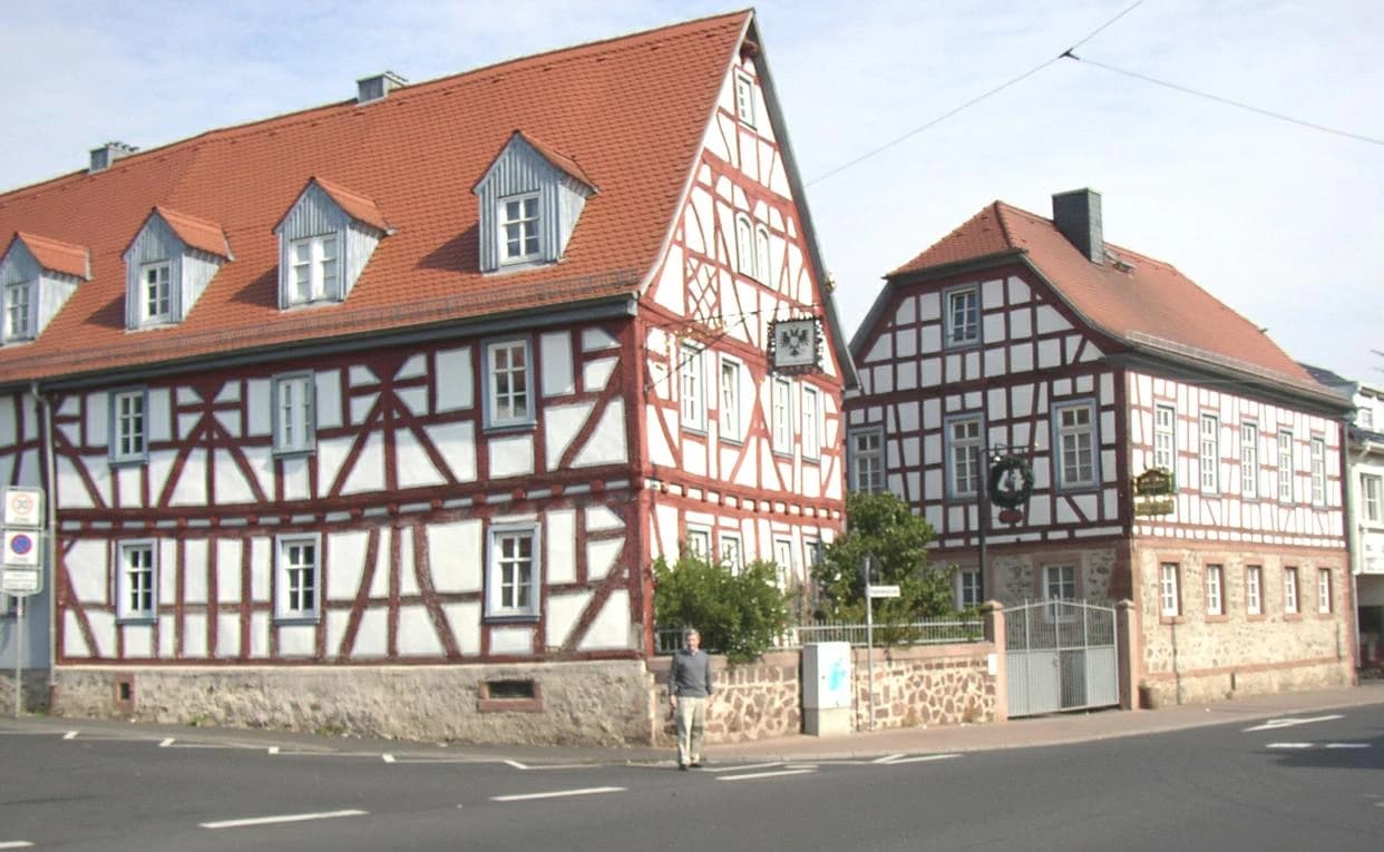 Fachwerkensemble mit dem Gasthaus Zum Schwarzen Adler in Altenstadt