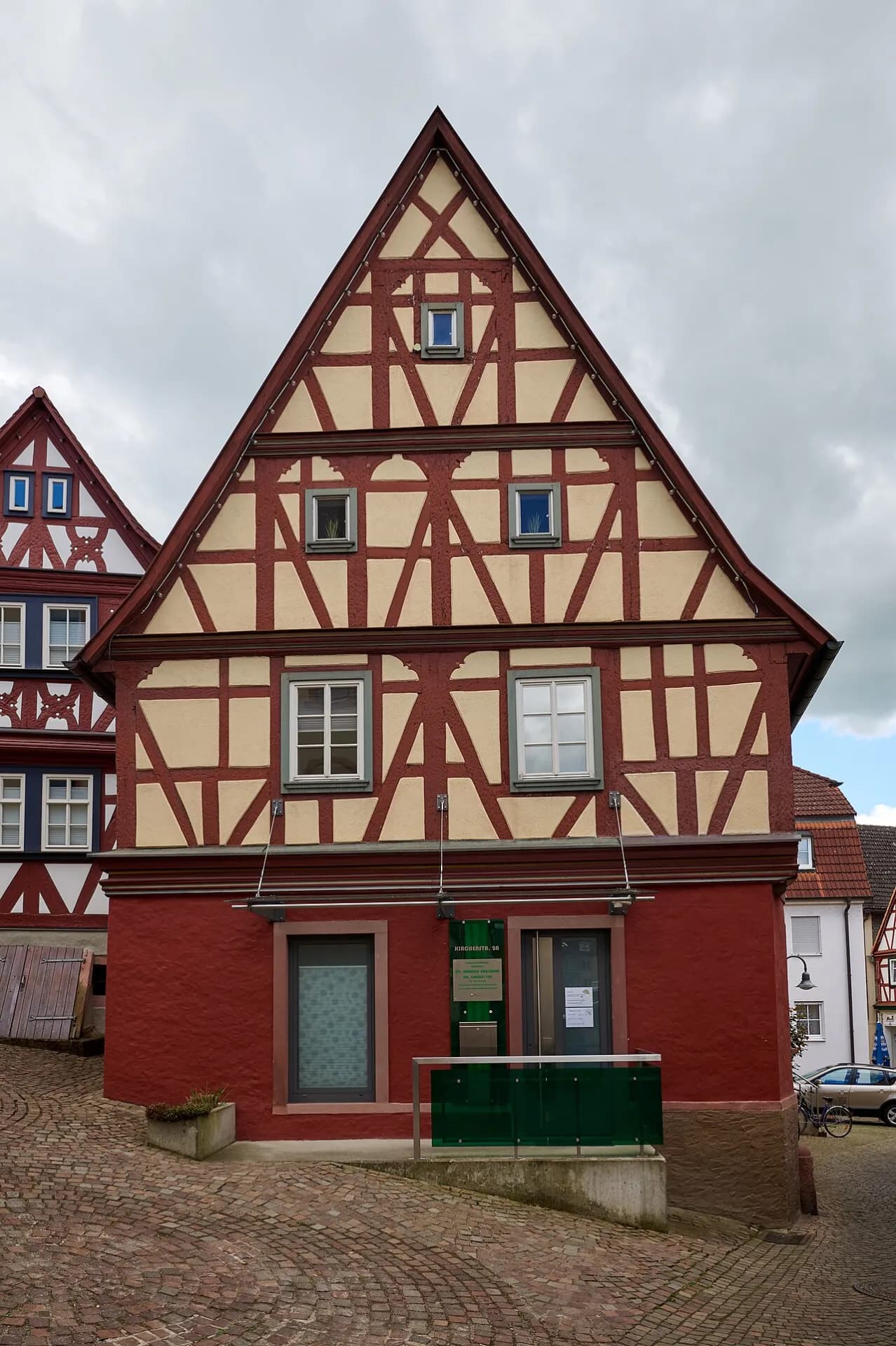 Großer Fachwerkgiebel an der Kirchenstraße in Klingenberg am Main